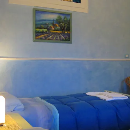 Couette-café Oleaster - & 3*