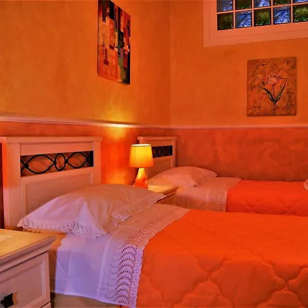 Couette-café Oleaster - & 3*